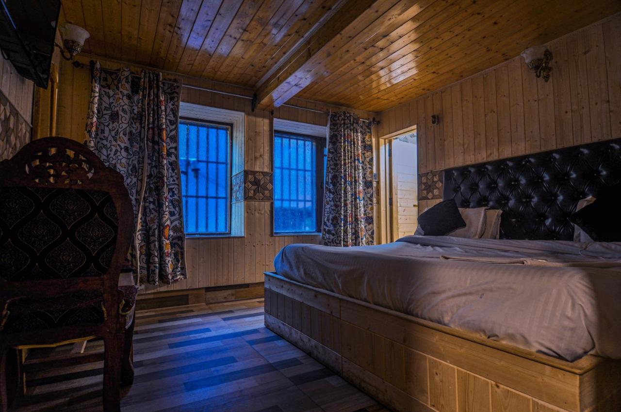 ホテル Kashmir House Pahalgām エクステリア 写真